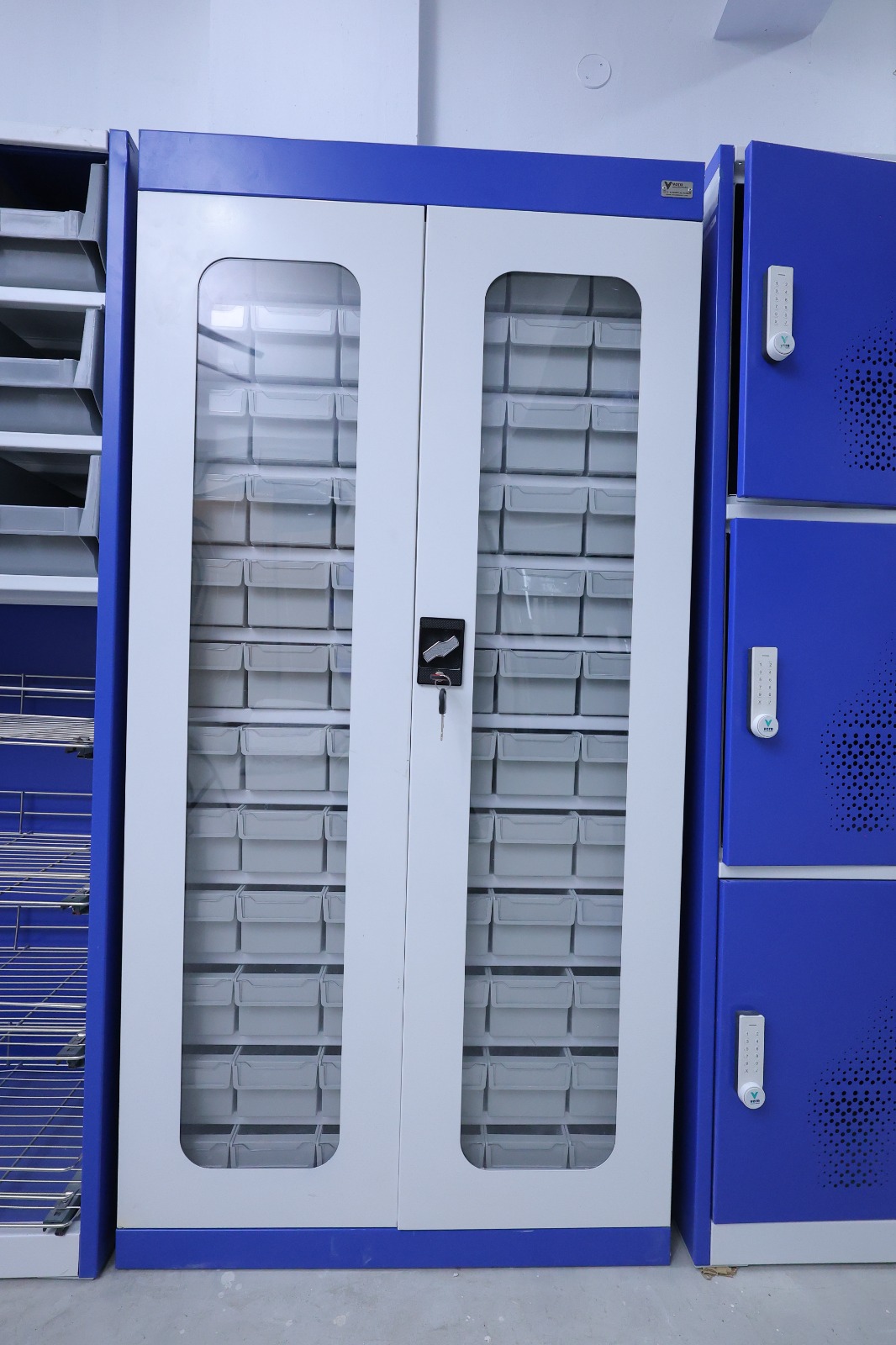 Pharmacy rack 72 bin with door 72G